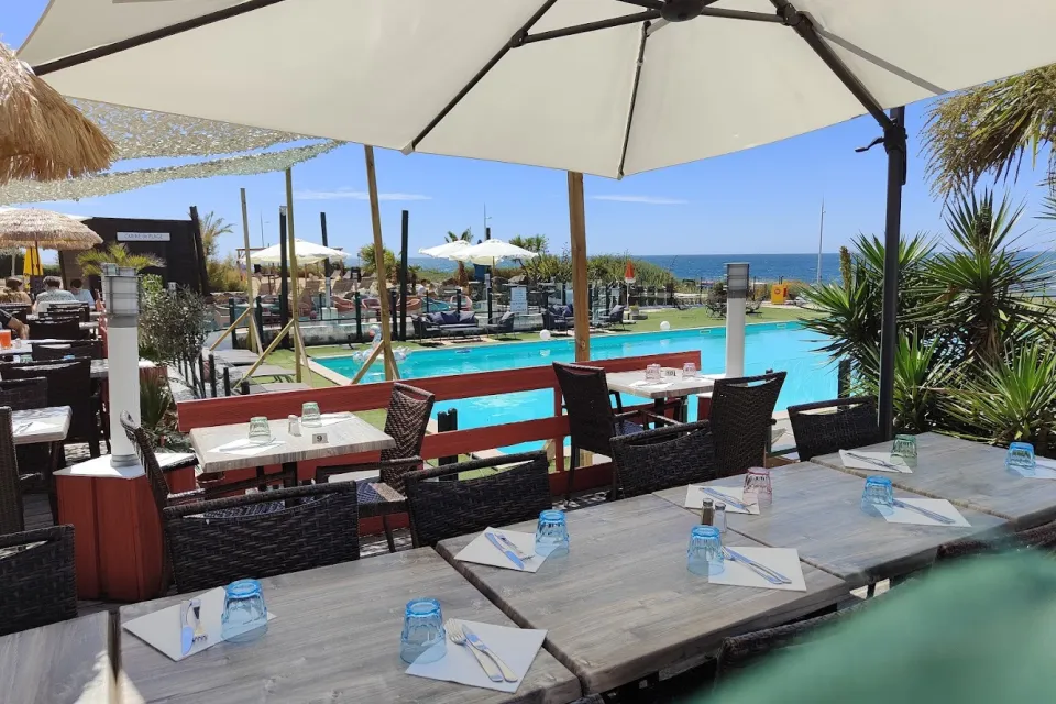 La Folie tiki bar