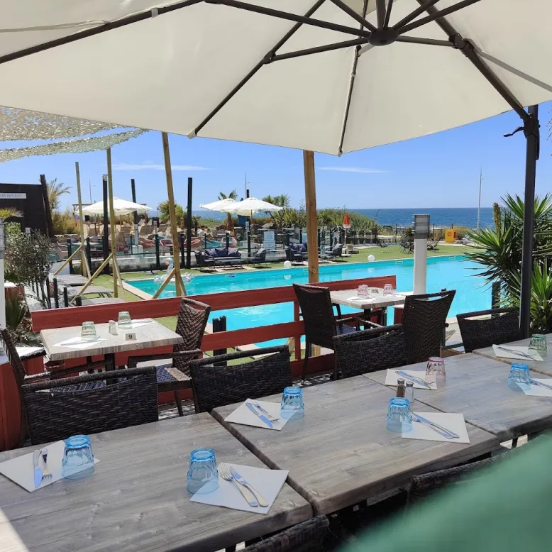 La Folie tiki bar