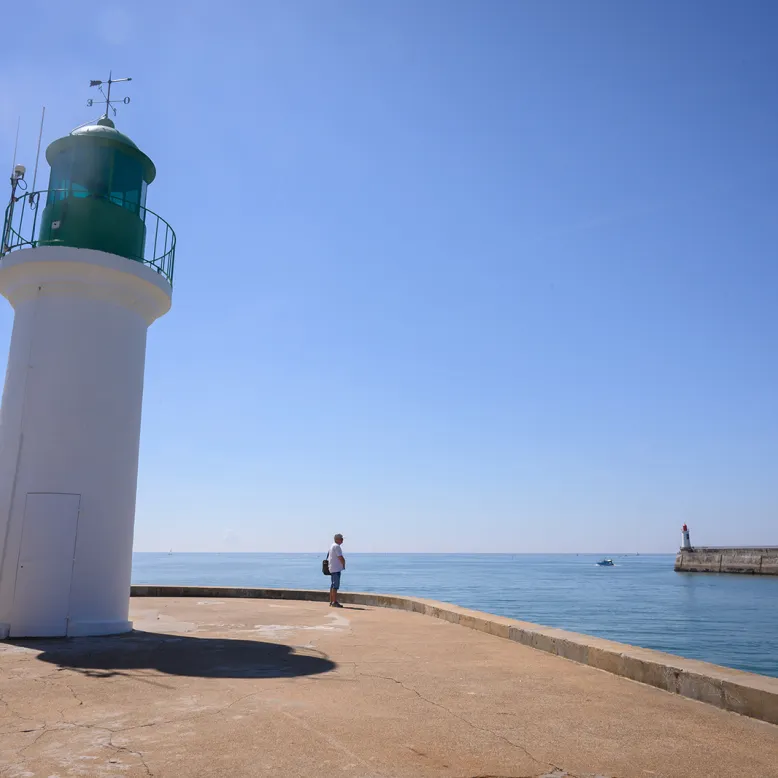 LE PHARE VERT
