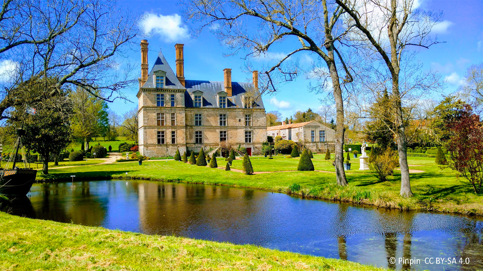 The park of the Château de la Guignardière