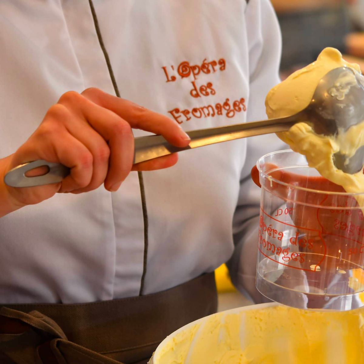 La chaleureuse cuisine au fromage, le sens de la convivialité et