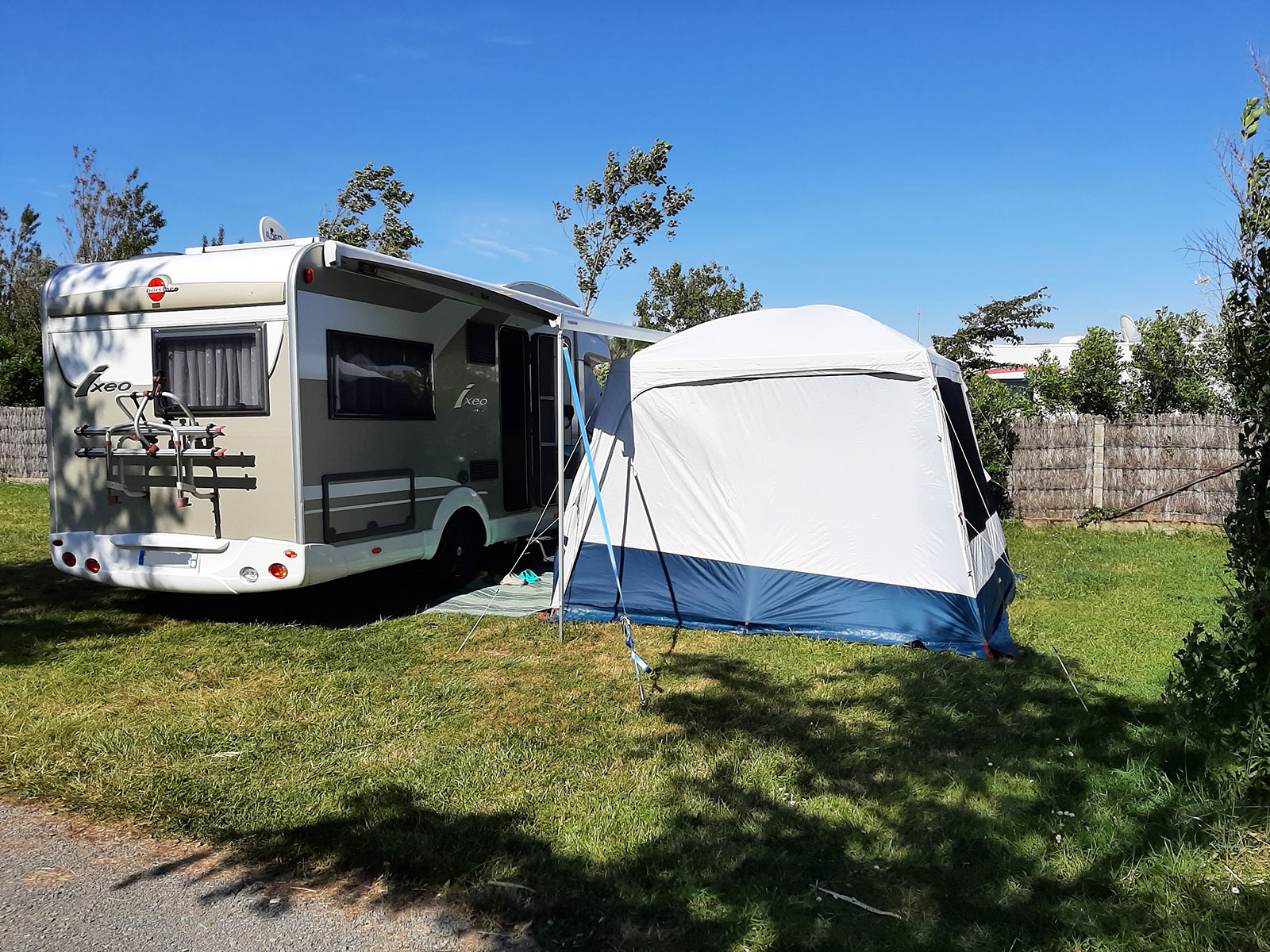 Emplacement tente, vans et camping-car en camping en Vendée