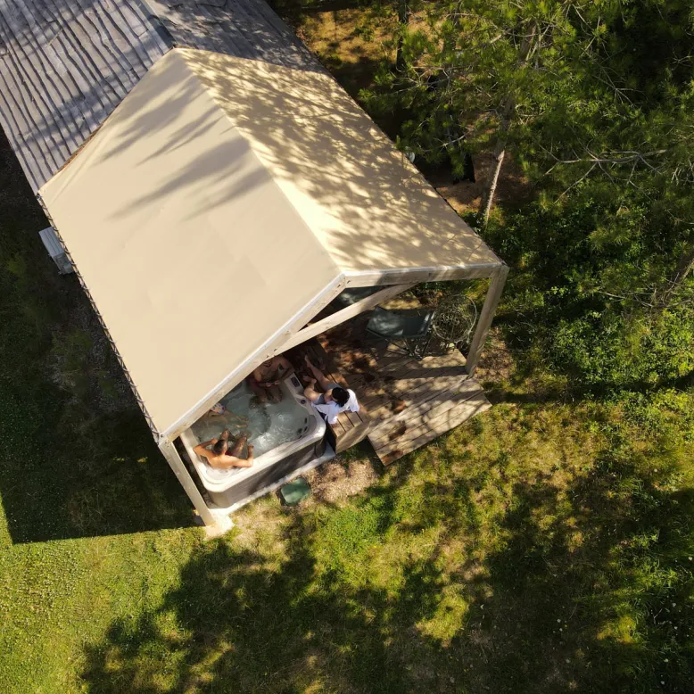 Damona Lodges