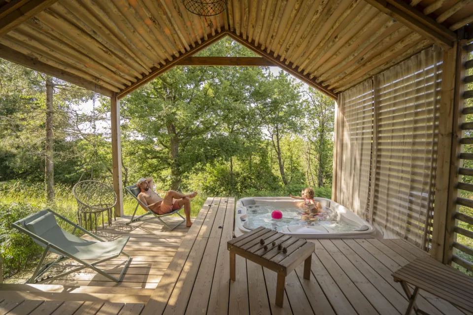 Damona Lodges