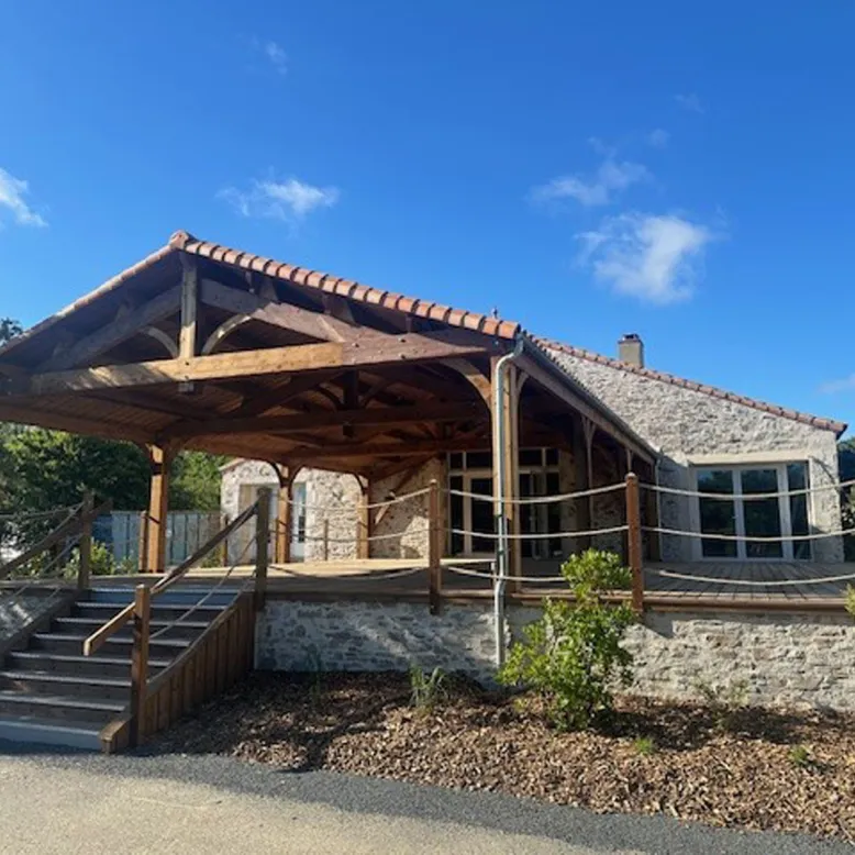 Damona Lodges