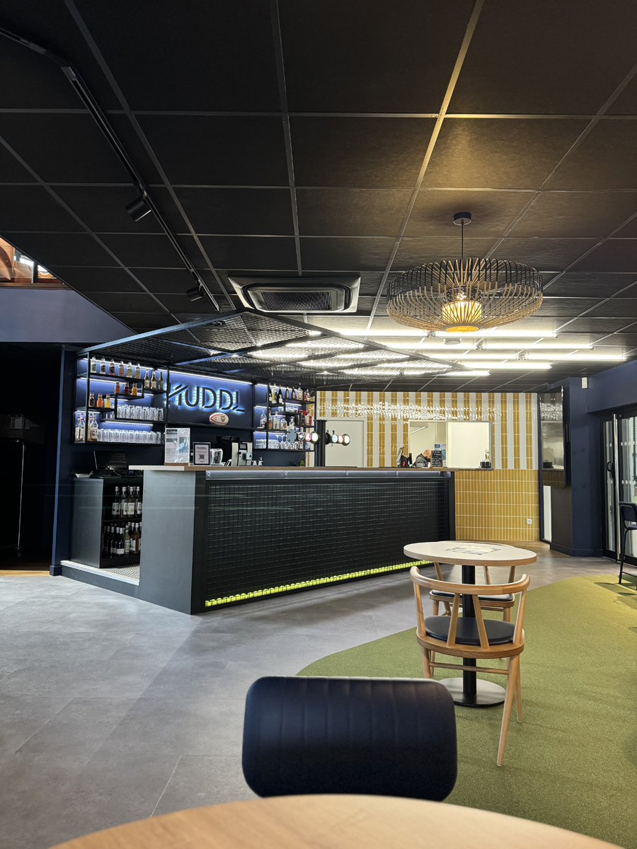 Le Huddl Bar Sportif