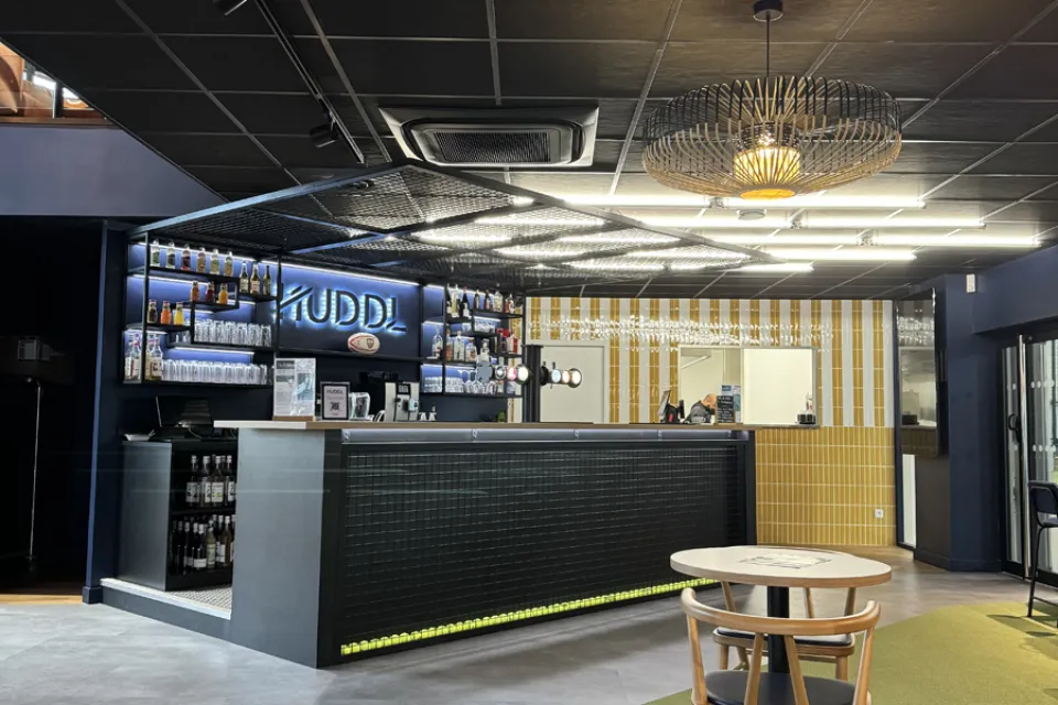 Le Huddl Bar Sportif