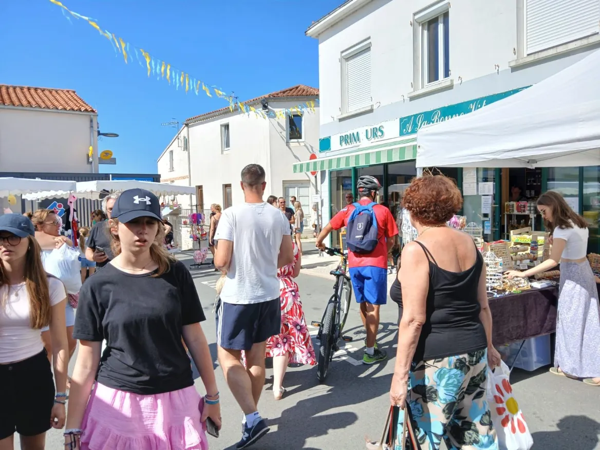 Longeville-sur-Mer market