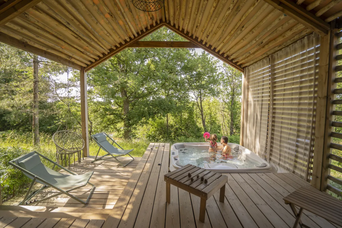 Damona Lodges
