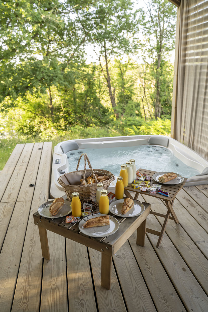 Damona Lodges
