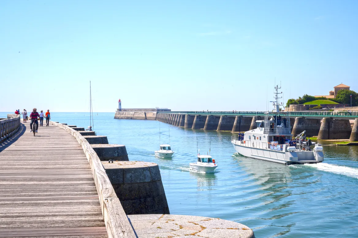 Le phare de la jetée Saint-Nicolas des Sables-d’Olonne