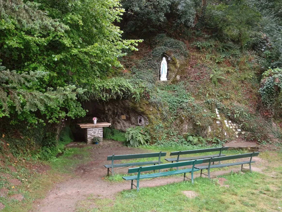 Reproduction de la grotte de Lourdes