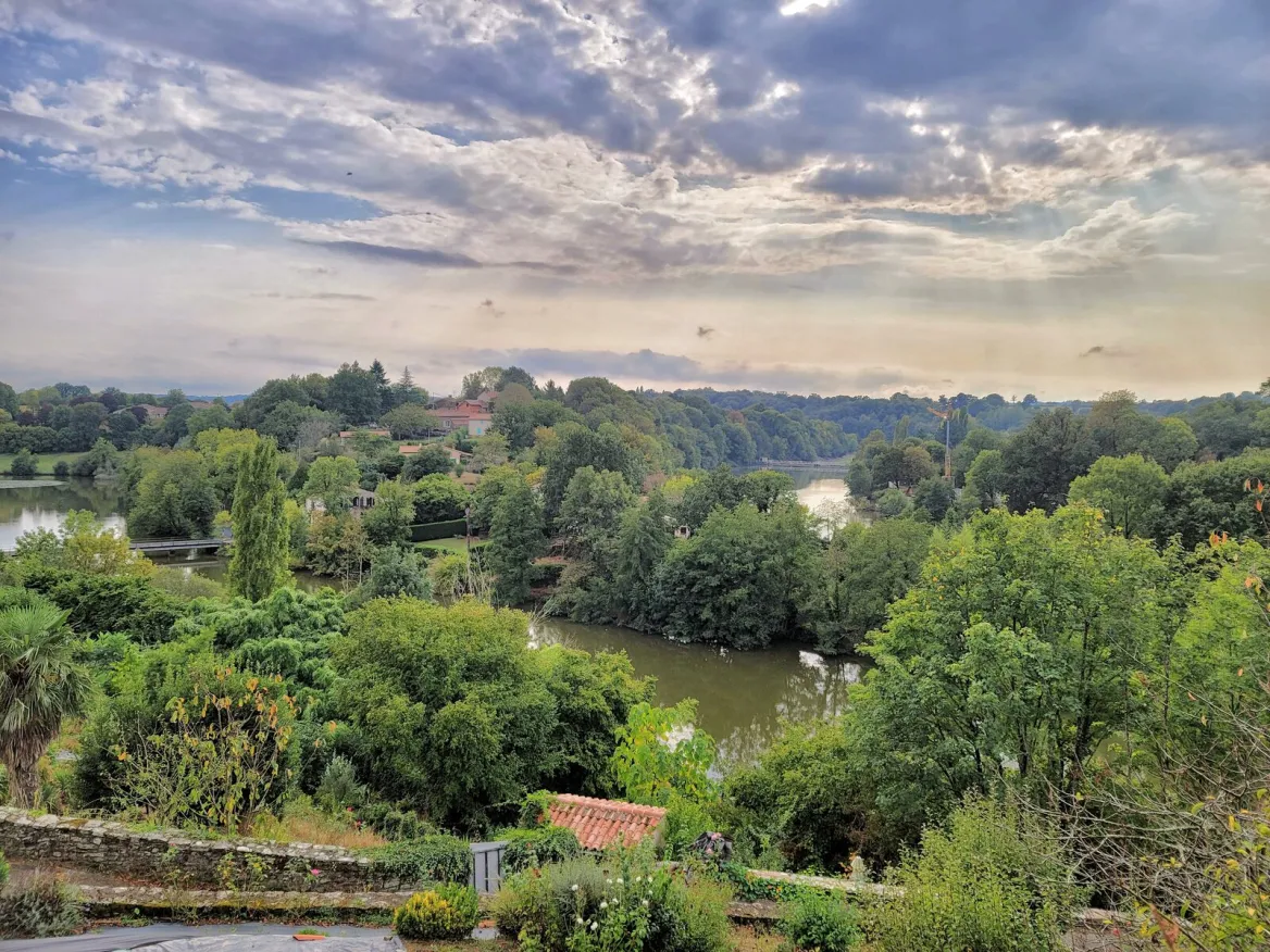 Panorama depuis la place de la Bail