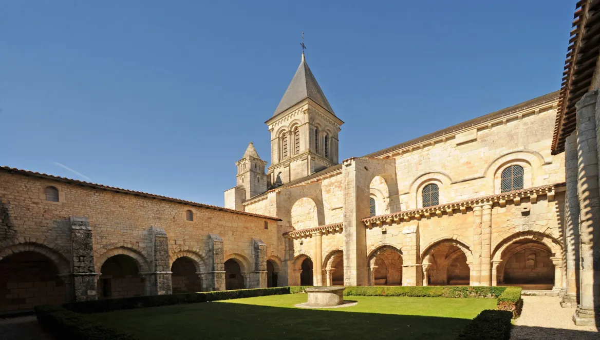 Abbaye de Nieul sur l'Autise © Patrick Durandet