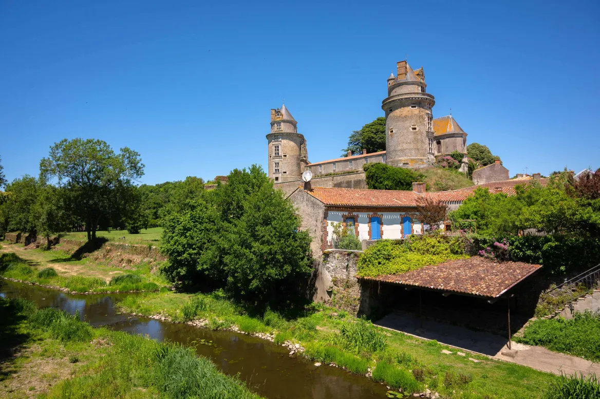 Le Château d'Apremont